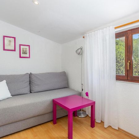 Beautiful Apartment In Omisalj With Kitchen 外观 照片