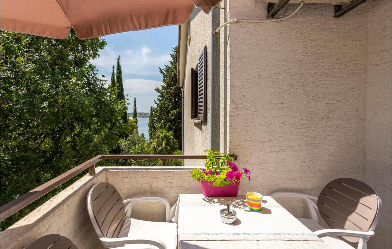 Beautiful Apartment In Omisalj With Kitchen 外观 照片