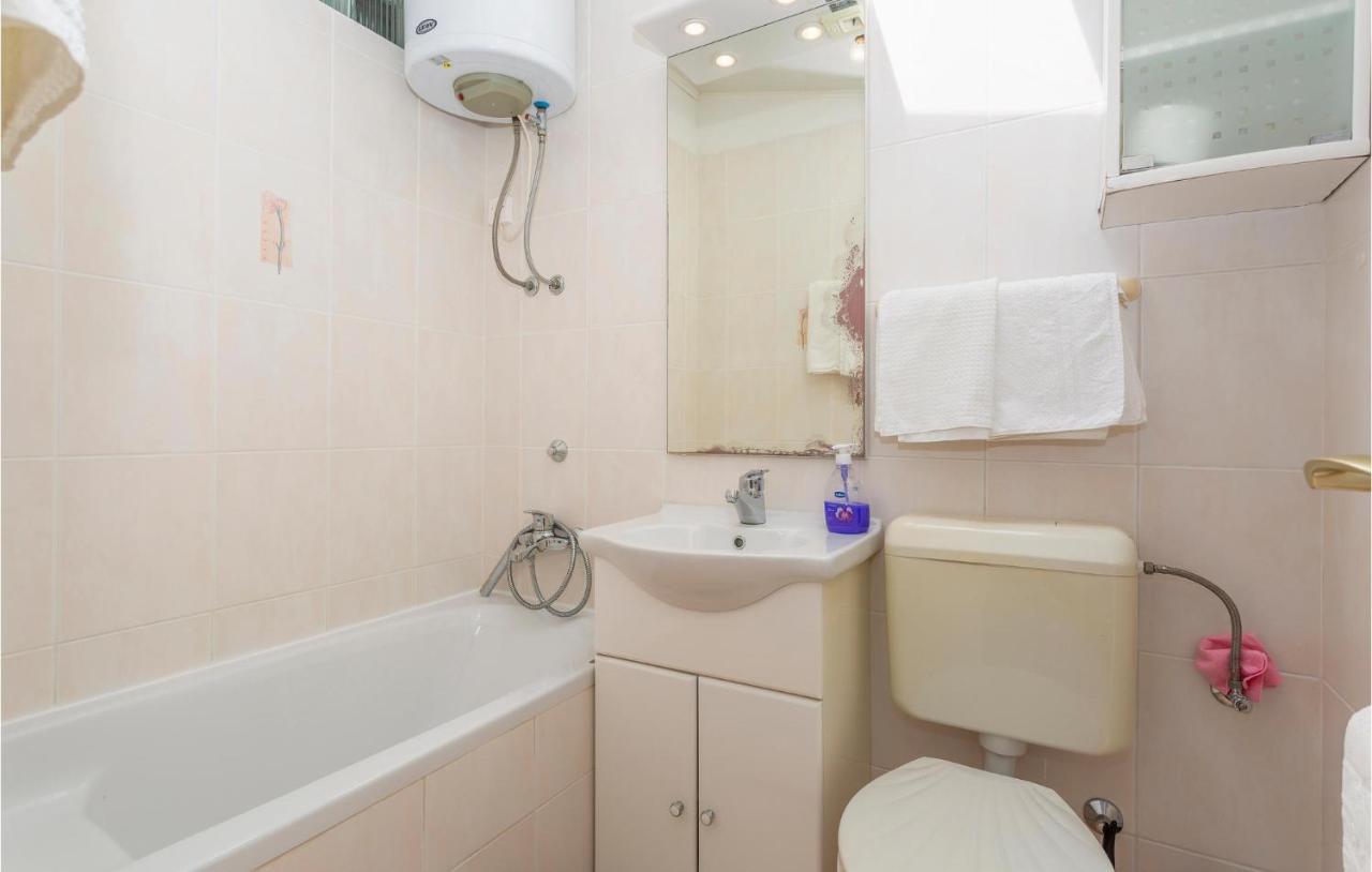 Beautiful Apartment In Omisalj With Kitchen 外观 照片