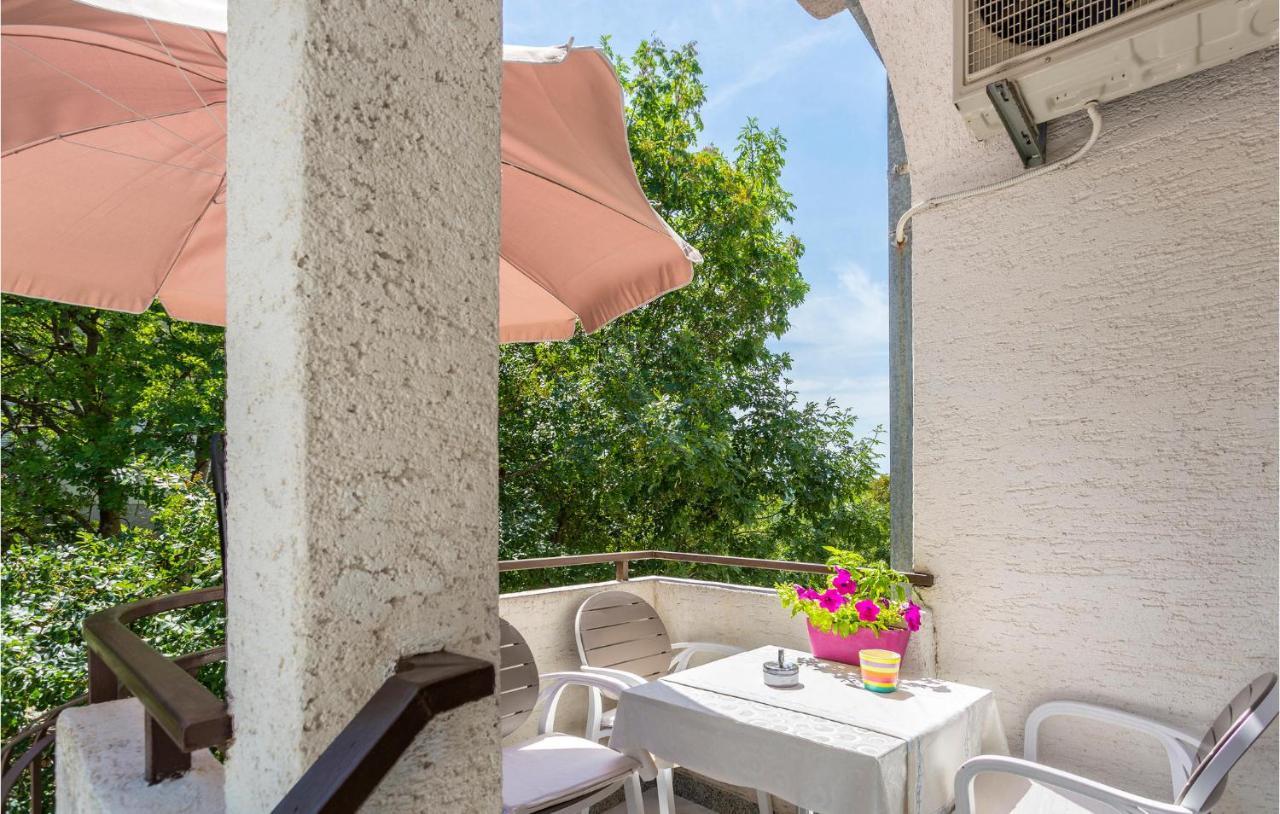 Beautiful Apartment In Omisalj With Kitchen 外观 照片