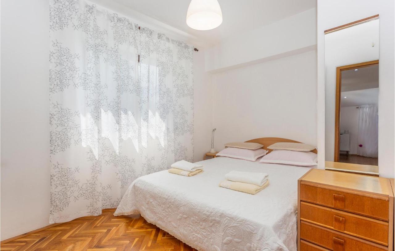 Beautiful Apartment In Omisalj With Kitchen 外观 照片